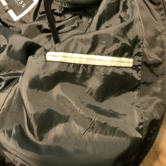 Guess black/white full zip colorblock jacket. Sz XLarge - Picture 7 of 7